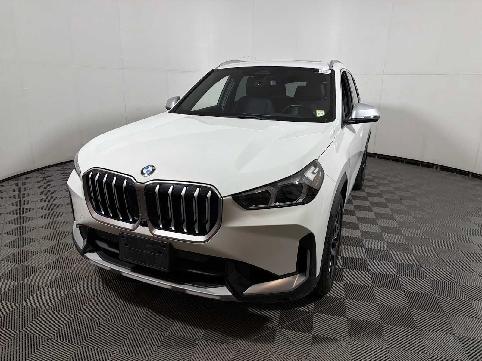 Used 2023 BMW X1 xDrive28i w/ Premium Package AWD/4WD image 3