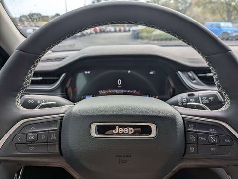 Used 2024 Jeep Grand Cherokee Limited image 30