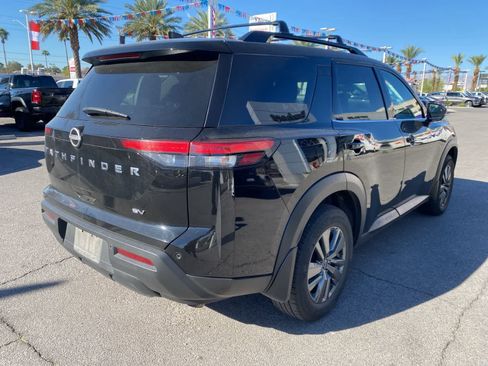 Used 2024 Nissan Pathfinder SV image 6