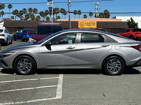Certified 2025 Hyundai Elantra Hybrid FWD image 9