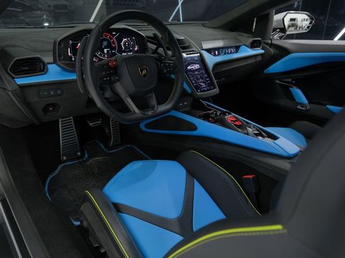 Used 2025 Lamborghini Revuelto image 45