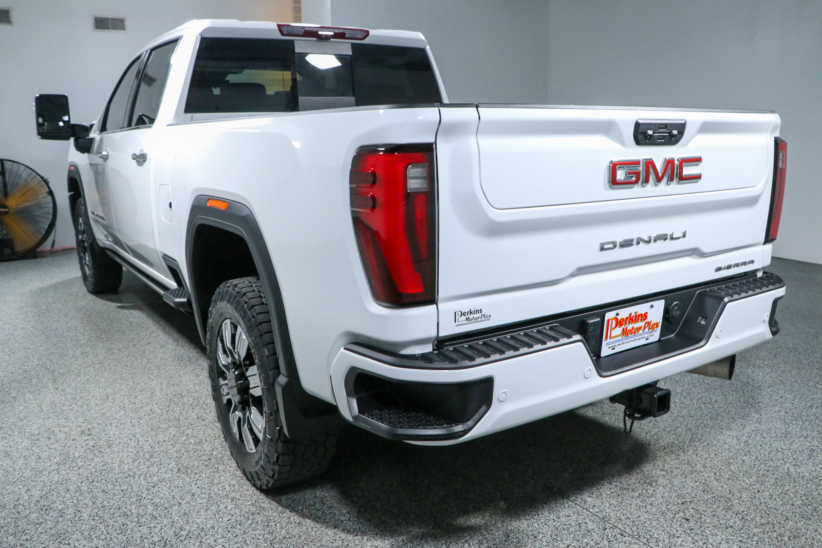 Used 2024 GMC Sierra 2500 Denali AWD/4WD image 9
