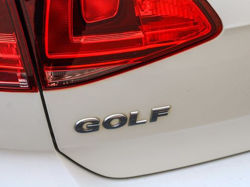 Used 2017 Volkswagen Golf Wolfsburg Edition FWD image 16
