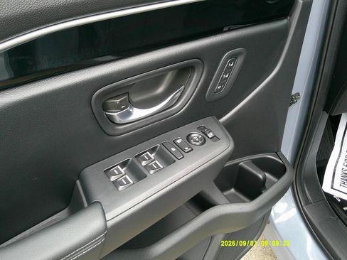 Used 2023 Honda Pilot Touring image 9