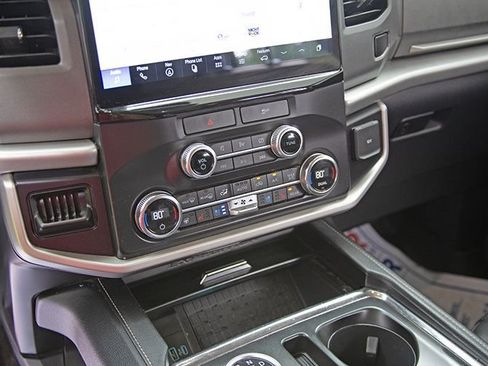 Used 2022 Ford Expedition XLT RWD image 5