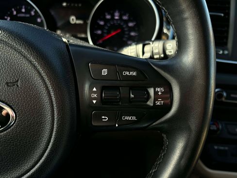 Used 2015 Kia Sedona SX image 16