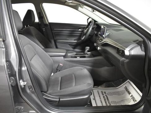 Used 2025 Nissan Altima 2.5 SV FWD image 34