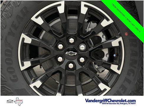 New 2026 Chevrolet Traverse Z71 w/ Enhanced Driving Package AWD/4WD image 9