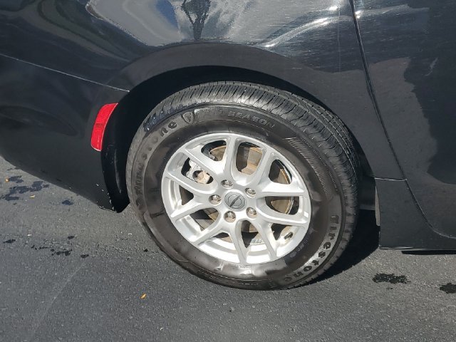 Used 2021 Chrysler Pacifica Touring-L FWD image 5
