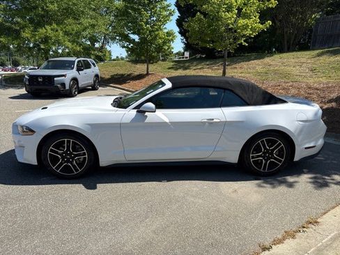Used 2022 Ford Mustang Premium RWD image 4