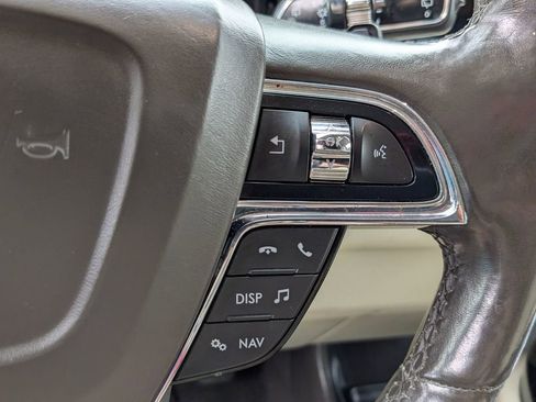 Used 2018 Lincoln Navigator Select image 15
