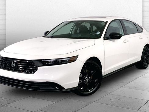 Used 2025 Honda Accord SE image 12