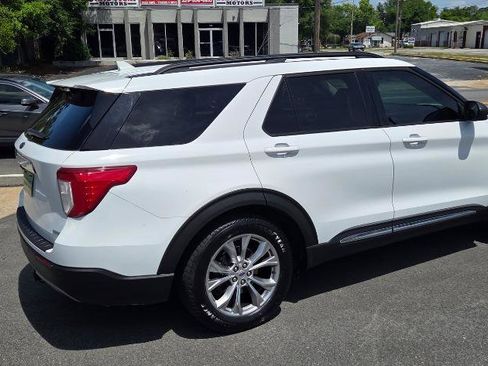 Used 2020 Ford Explorer XLT w/ Equipment Group 202A RWD image 2