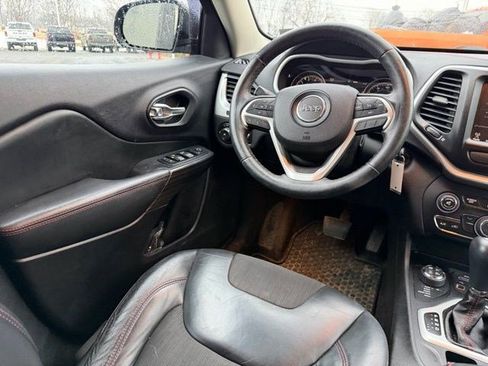 Used 2017 Jeep Cherokee Trailhawk w/ Cold Weather Group image 14