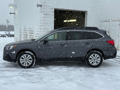 Used 2019 Subaru Outback 2.5i Premium image 3