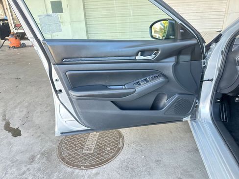 Used 2024 Nissan Altima 2.5 SV image 20