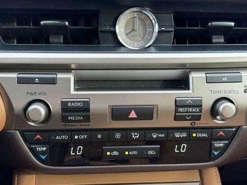 Used 2017 Lexus ES 350 w/ Premium Package FWD image 23