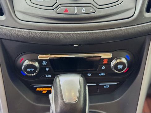 Used 2015 Ford Escape SE w/ Equipment Group 201A FWD image 19