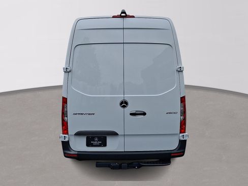 Used 2024 Mercedes-Benz Sprinter 2500 image 5