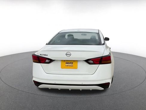 Used 2025 Nissan Altima 2.5 SV FWD image 12