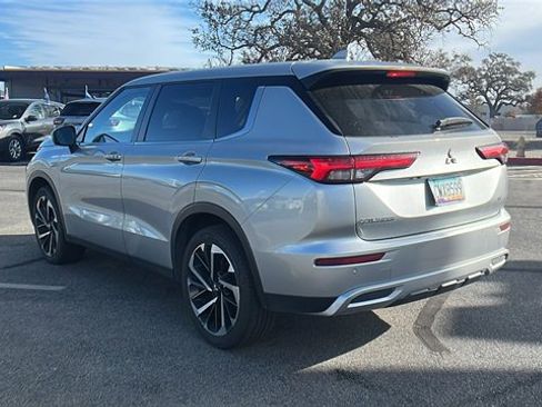 Used 2024 Mitsubishi Outlander SE image 5