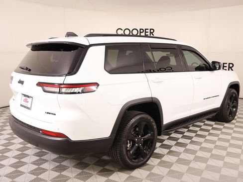 Used 2025 Jeep Grand Cherokee L Limited w/ Black Appearance Package AWD/4WD image 22