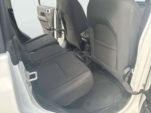 Used 2023 Jeep Gladiator Overland image 13