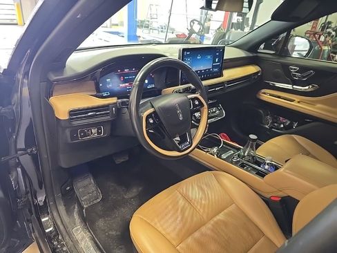 Used 2023 Lincoln Corsair Reserve image 1