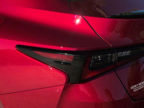 Used 2022 Lexus IS 350 F Sport image 11