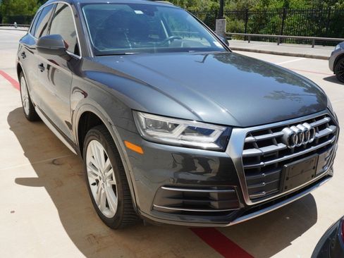 Used 2018 Audi Q5 2.0T Premium Plus w/ Premium Plus Package AWD/4WD image 2