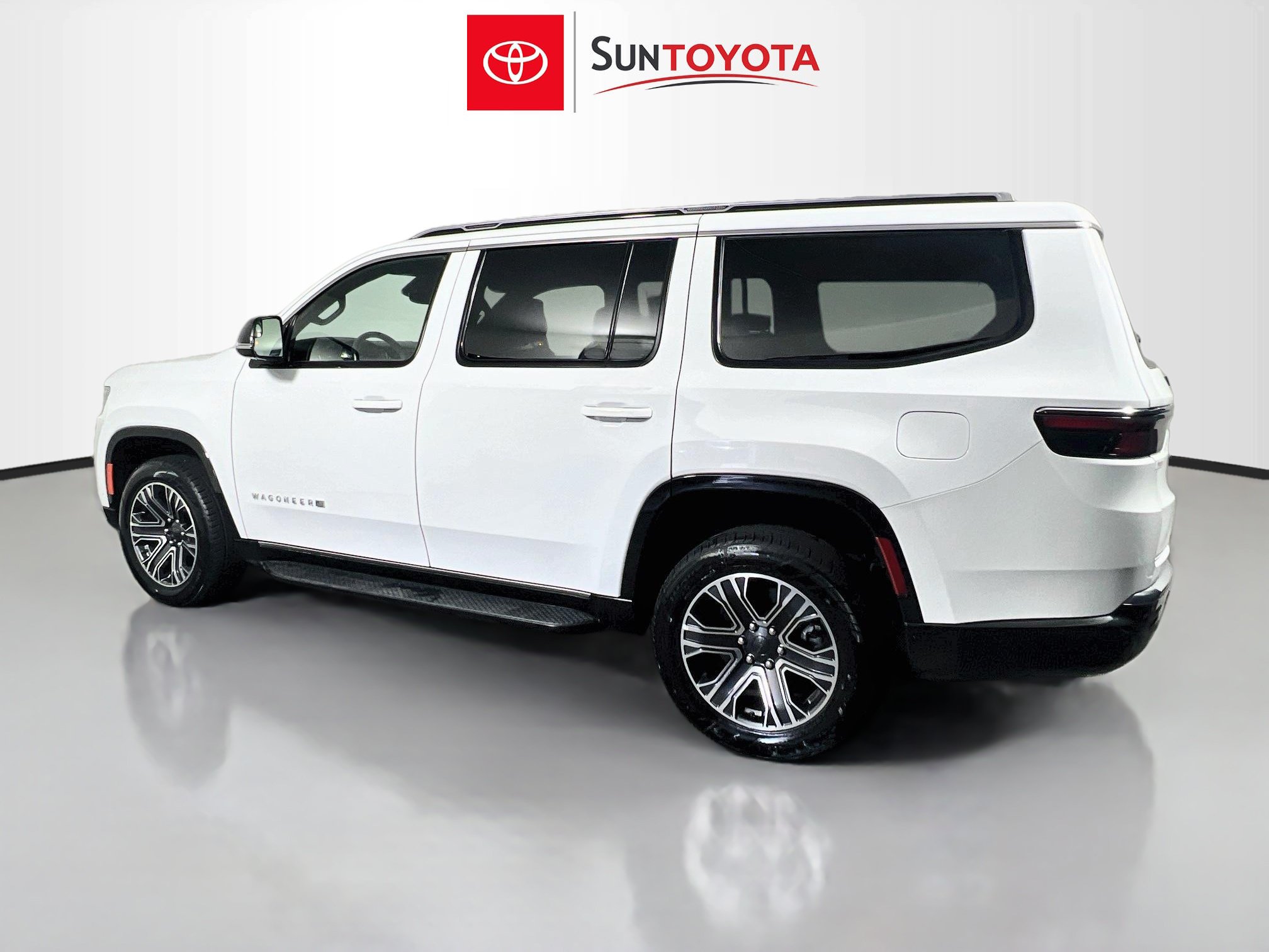 Used 2024 Jeep Wagoneer Series II w/ Flexible Seating Group RWD image 6