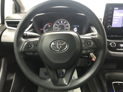 Used 2020 Toyota Corolla LE image 16