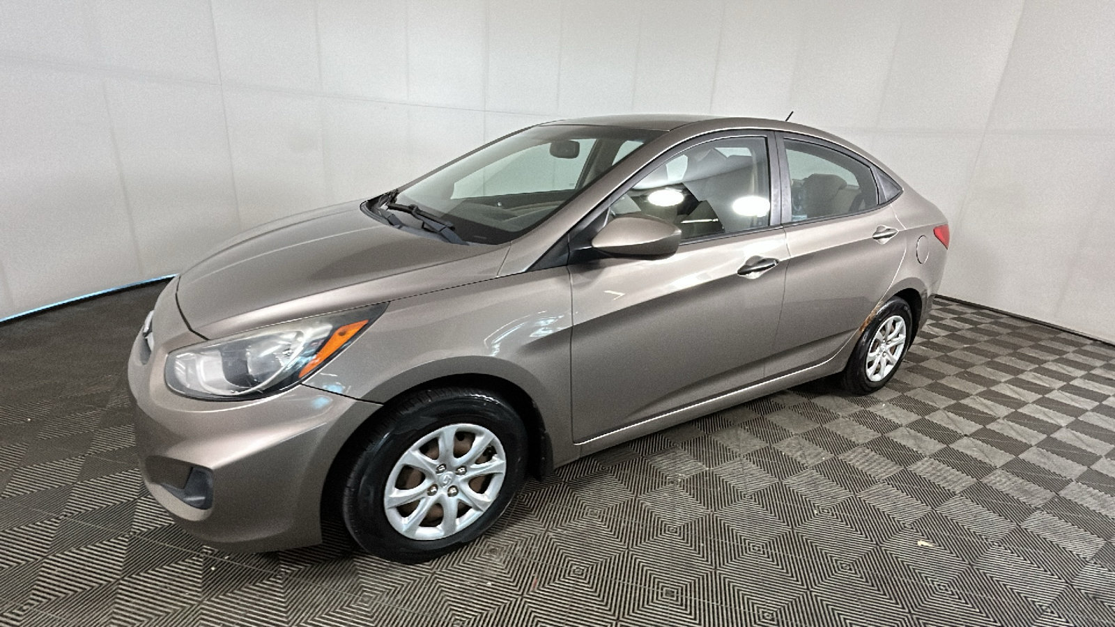 Used 2013 Hyundai Accent GLS FWD image 8