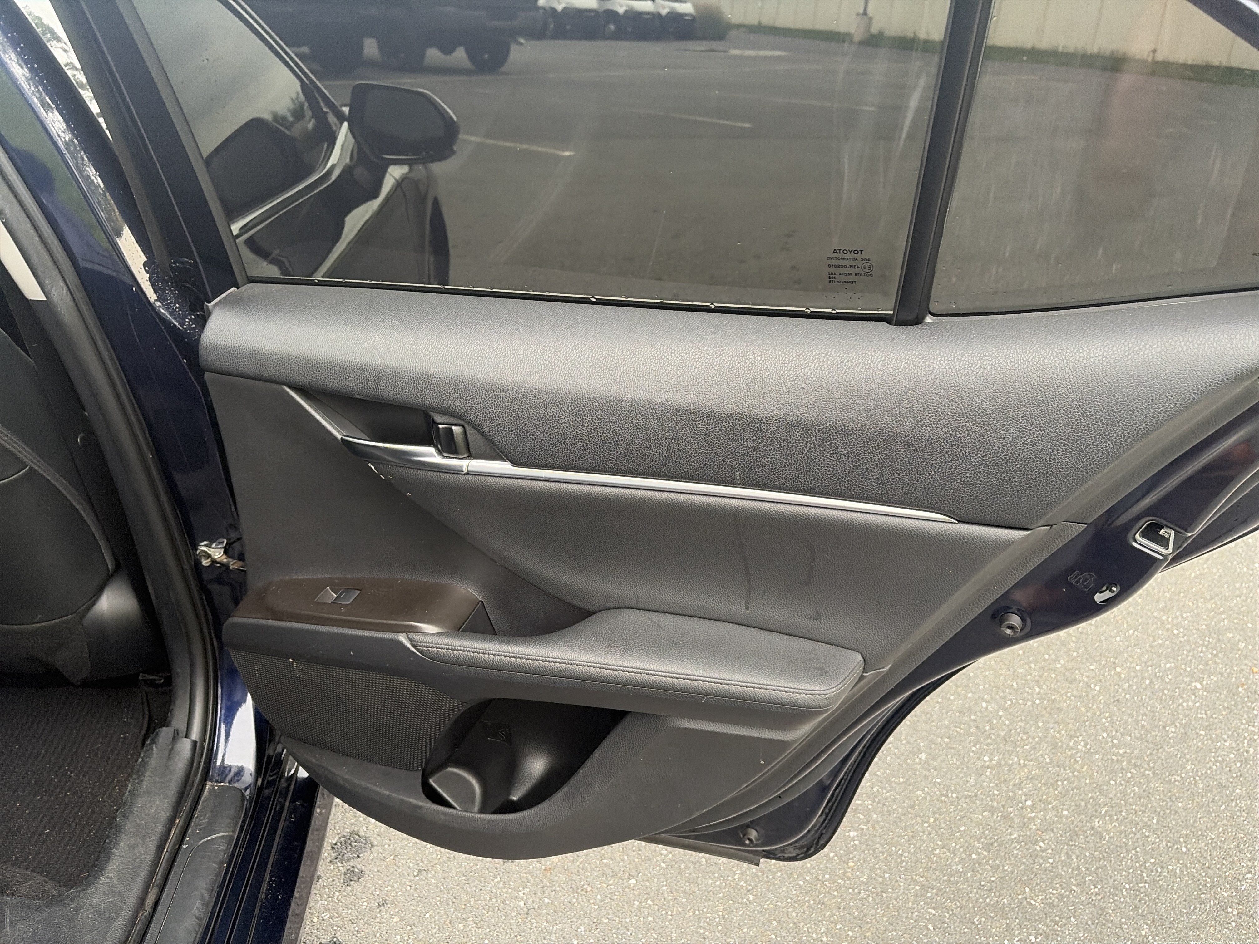 Used 2022 Toyota Camry XLE w/ Navigation Package FWD image 23