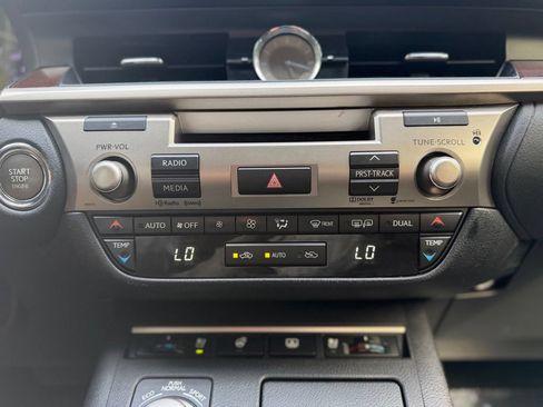 Used 2013 Lexus ES 350 w/ Luxury Pkg FWD image 28