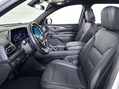 Used 2025 Chevrolet Traverse LT FWD image 20