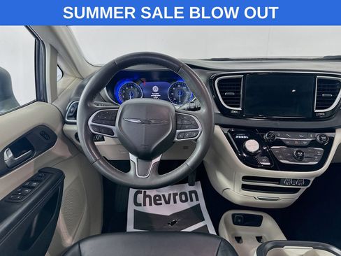 Used 2023 Chrysler Pacifica Touring-L FWD image 24