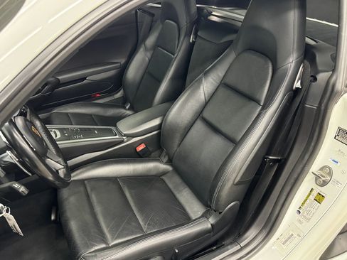 Used 2018 Porsche 718 Cayman RWD image 15