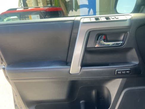 Used 2022 Toyota 4Runner Limited AWD/4WD image 3