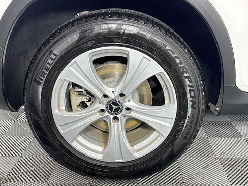 Used 2018 Mercedes-Benz GLC 300 w/ Premium Package image 31