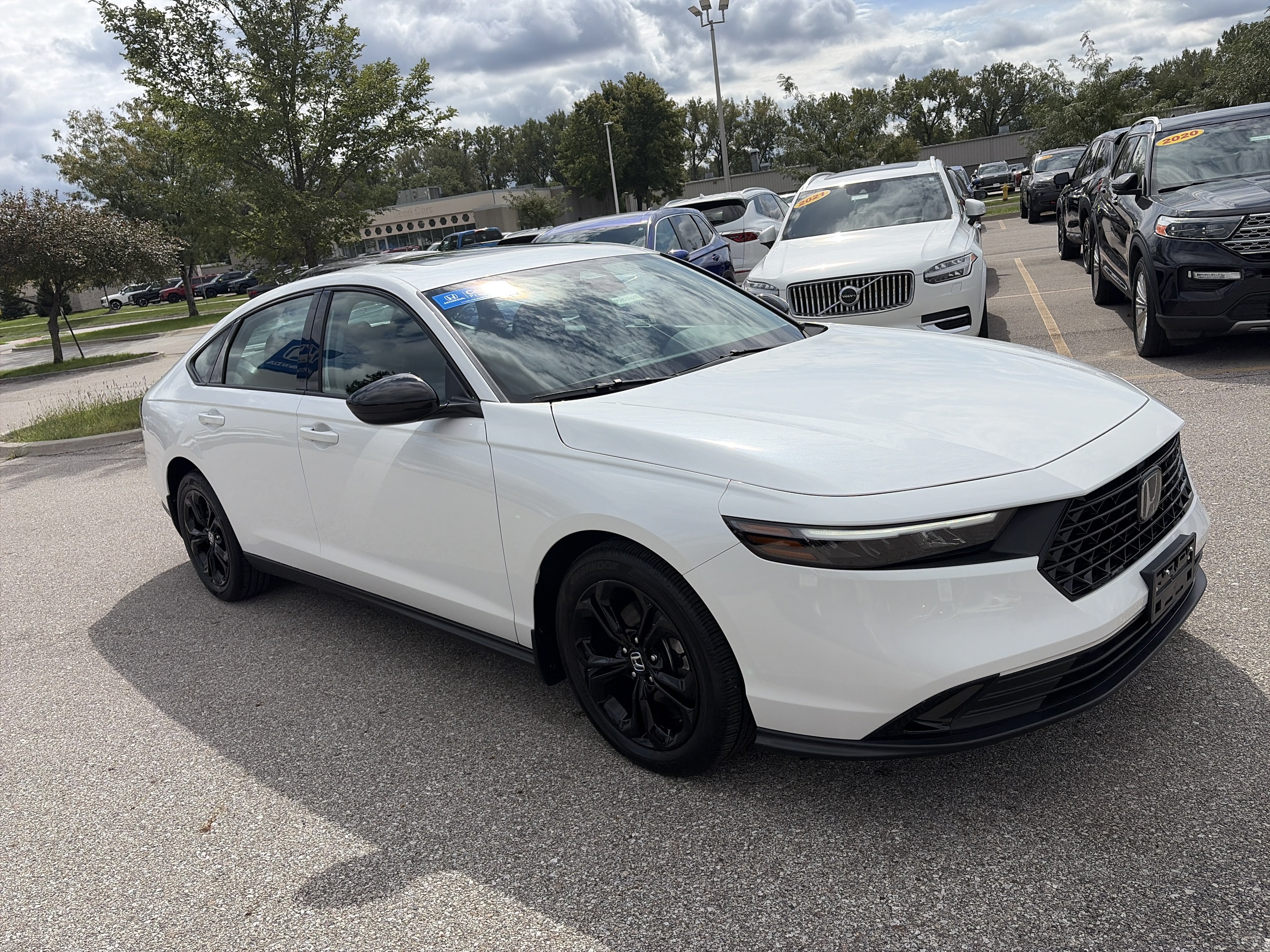 Certified 2025 Honda Accord SE image 3