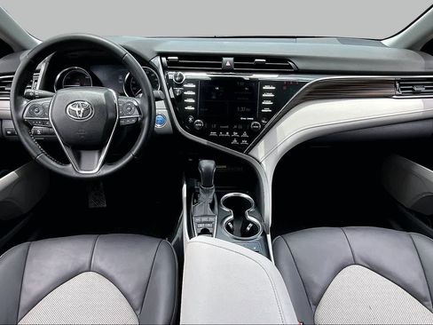 Used 2020 Toyota Camry XLE FWD image 15