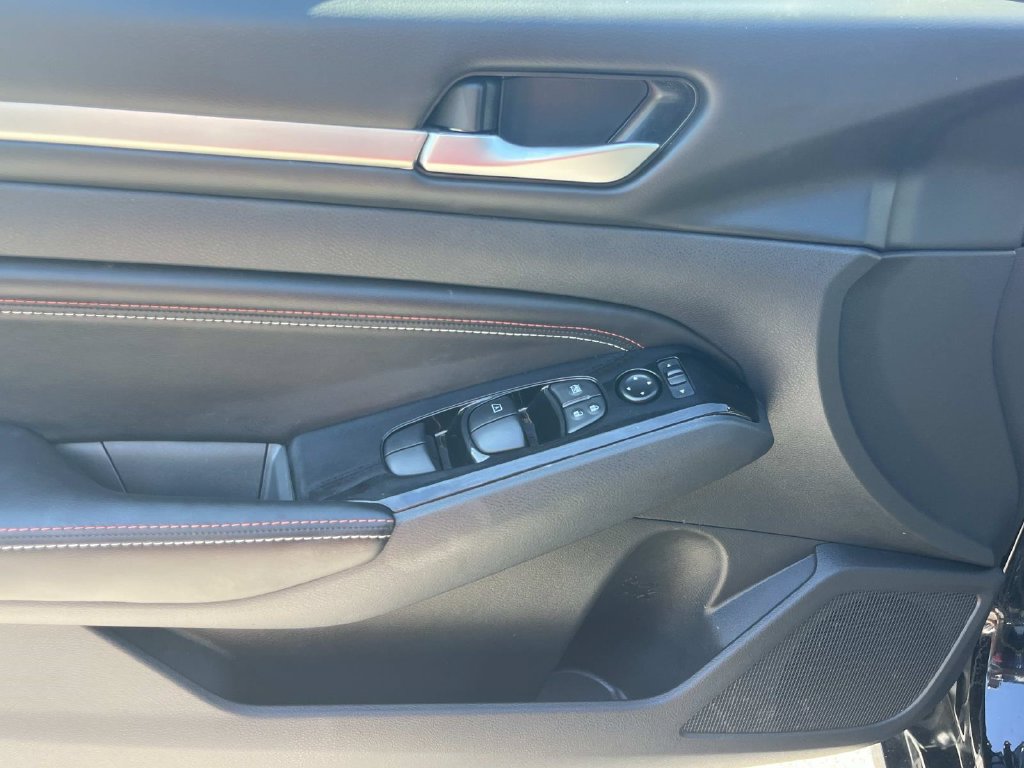 Used 2023 Nissan Altima 2.5 SR w/ SR Premium Package FWD image 31