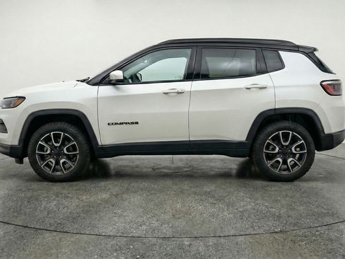 Used 2025 Jeep Compass Trailhawk image 5
