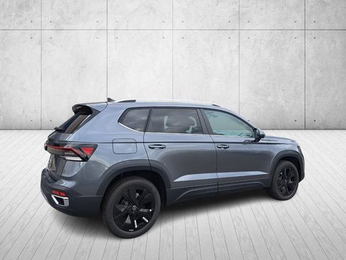 New 2026 Volkswagen Taos SE image 5