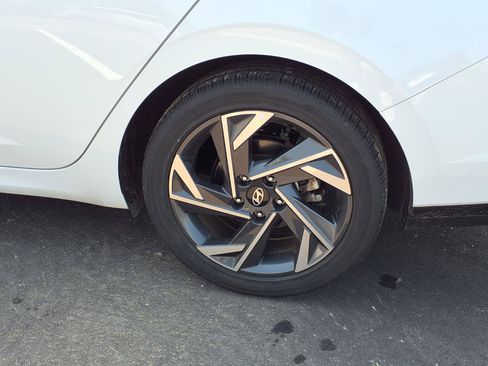 Used 2025 Hyundai Elantra SEL FWD image 20
