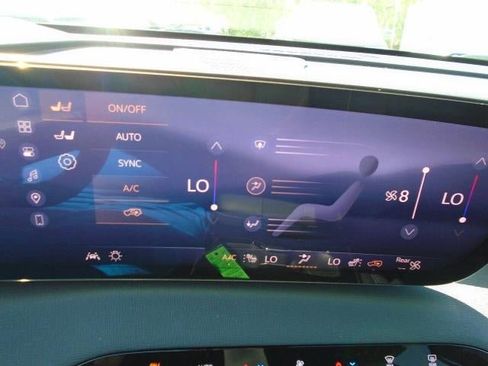 Used 2025 Buick Enclave Sport Touring AWD/4WD image 14