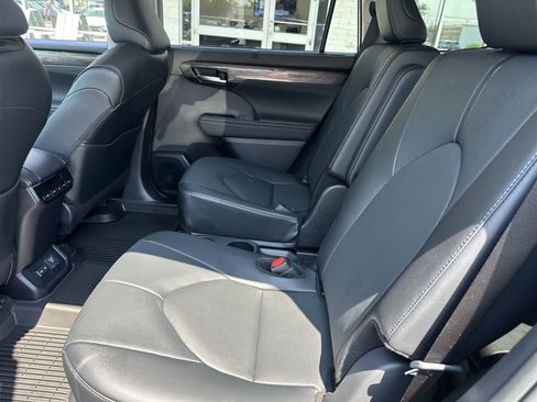 Used 2026 Toyota Highlander Limited AWD/4WD image 10