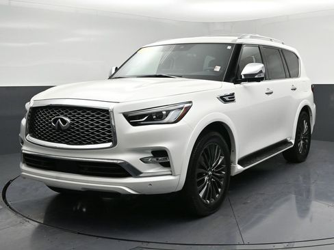 Used 2023 INFINITI QX80 Sensory w/ All-Season Package image 3