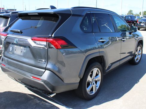 Used 2019 Toyota RAV4 Limited AWD/4WD image 10